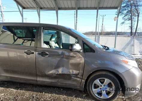 2015 Toyota Sienna L 7 Passenger from USA, damaged, VIN 5TDZK3DC9FS656369